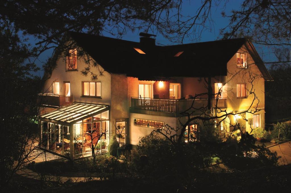 Gaestehaus-Weingut Loersch Leiwen Eksteriør billede